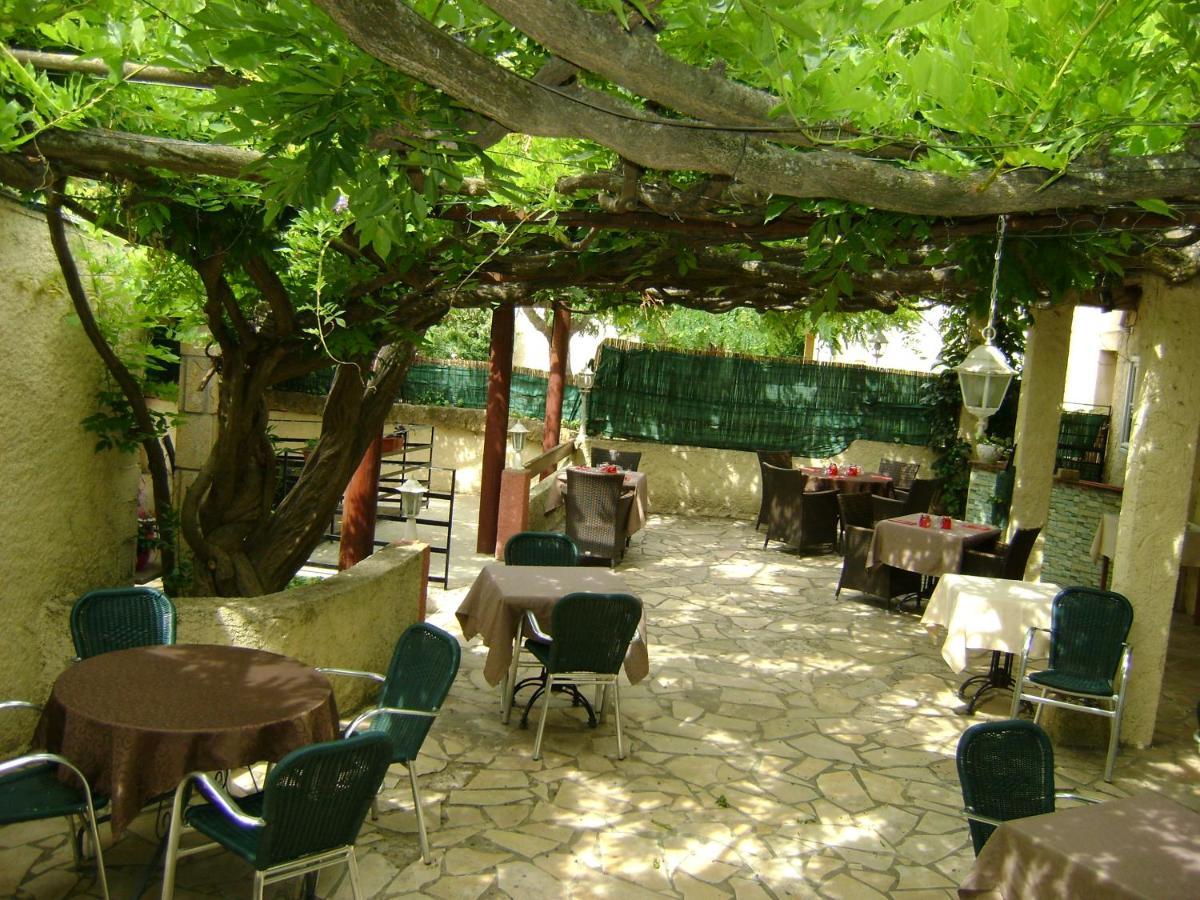 Le H De Sernhac Exterior foto